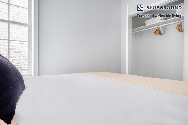 Building Photo - 1536 W Chicago Ave