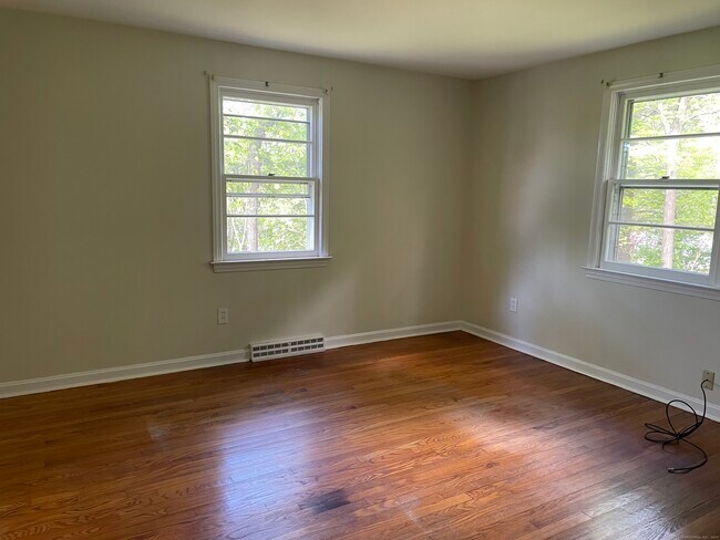 Building Photo - 85 Valley Rd