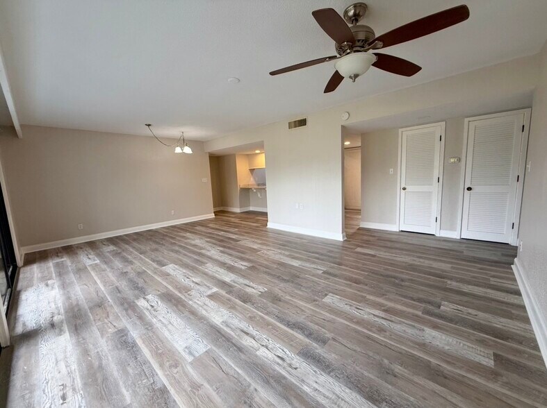 Living/Dining Area - 2252 Burnway Rd