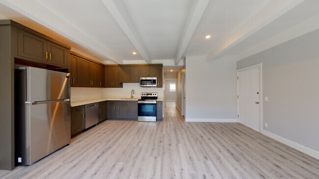Building Photo - 730 S Serrano Ave