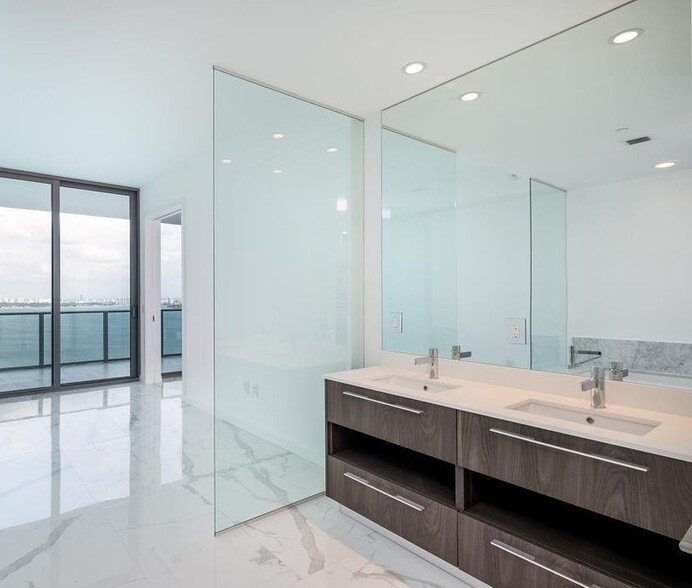 Building Photo - 480 NE 31st