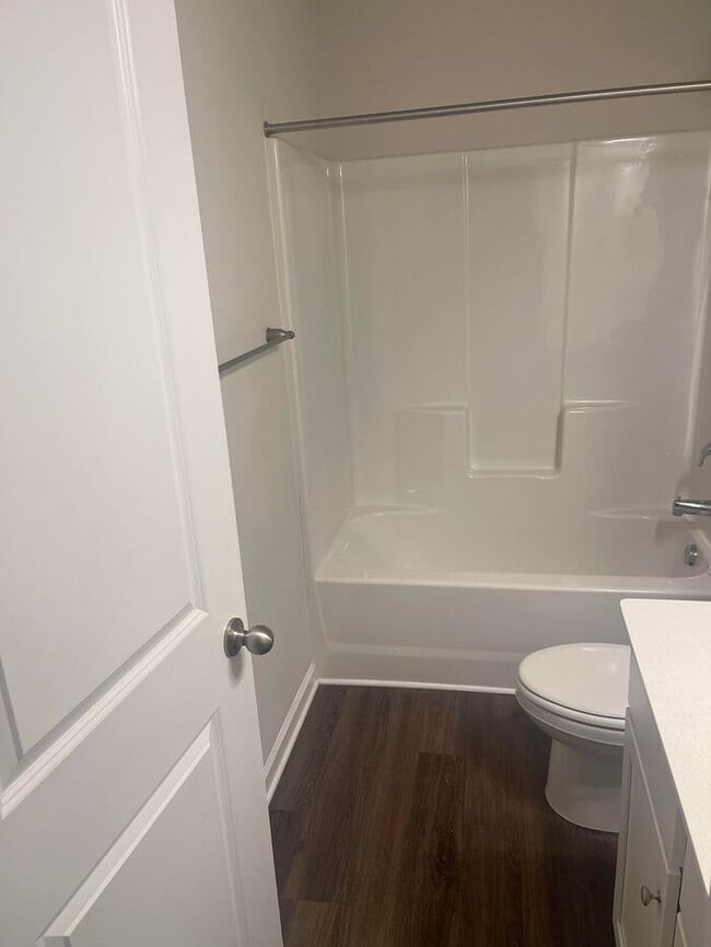 Building Photo - Luxury Living