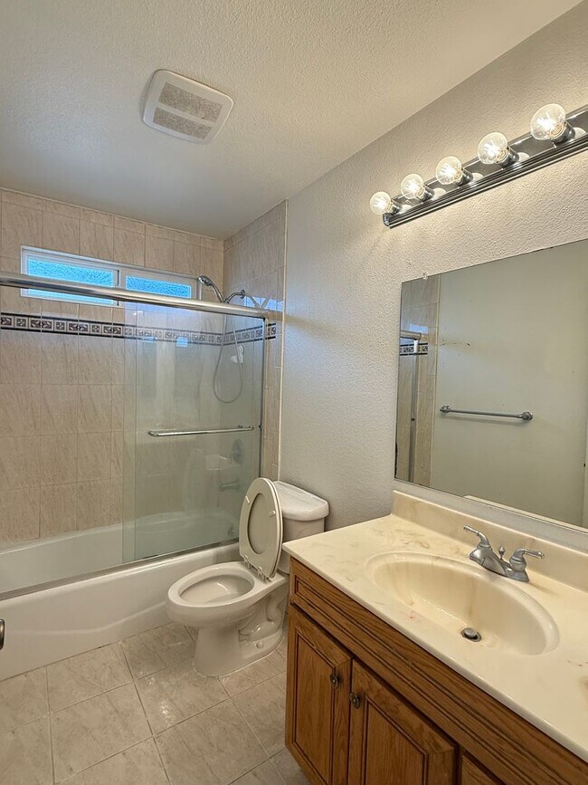 Building Photo - $4,100 - GORGEOUS 4 BEDROOM UNION CITY HOME
