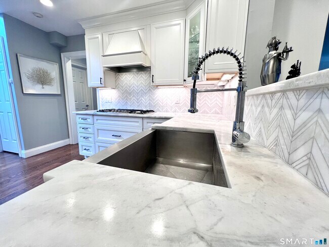 Building Photo - 32 Regents Pk