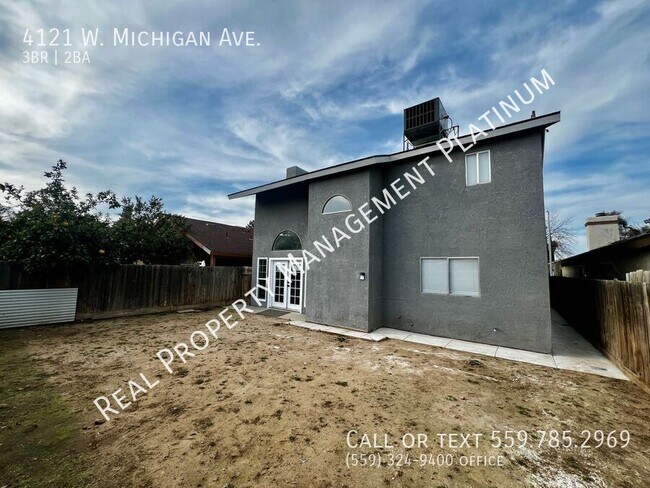 Building Photo - $2,200 Shields & Brawley, 3 Bedroom 2 Bath...