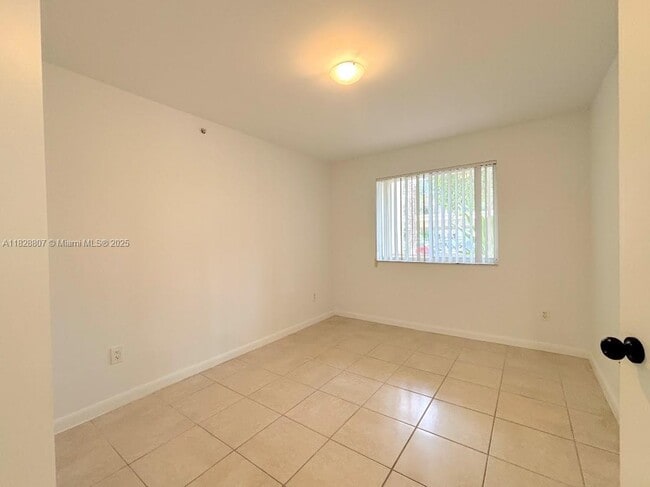 Building Photo - 460 S Park Rd