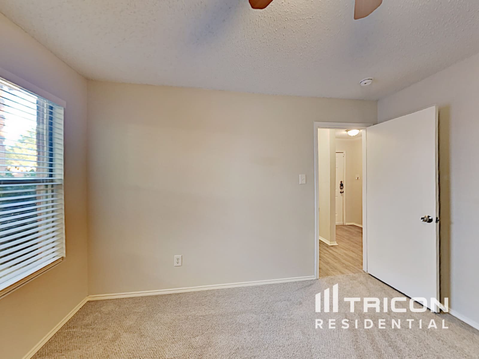 Building Photo - 647 Blue Chalk Dr