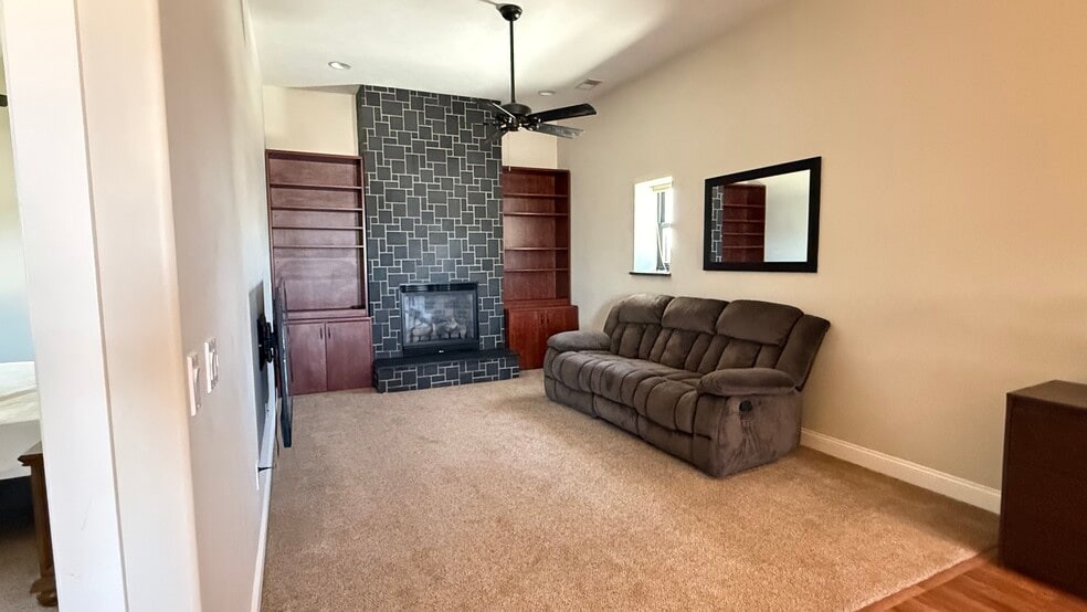 Building Photo - 330 S Cedar St