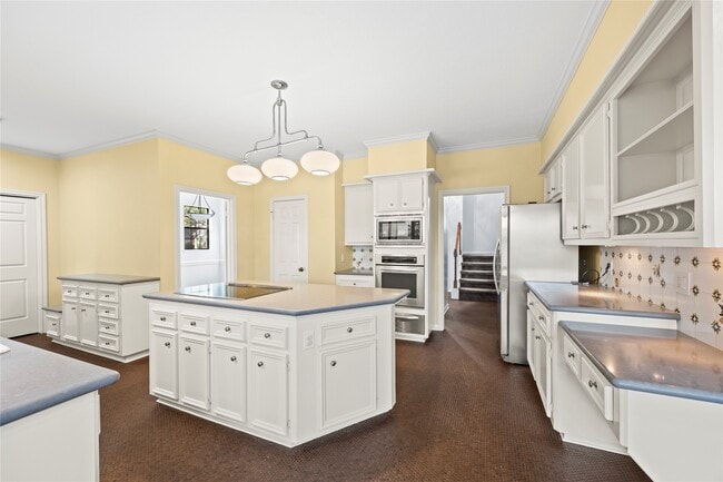 Building Photo - 18227 Longmoor Dr