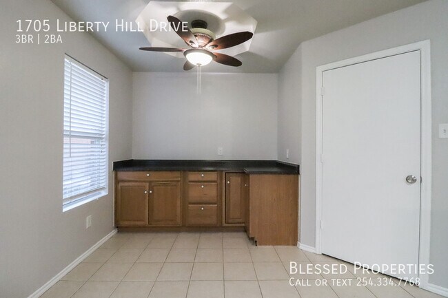 Building Photo - 1705 Liberty Hill Dr