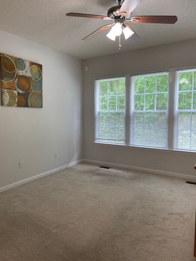 Building Photo - Renovated 3 bed, 2.5 bath townhome in Hope...