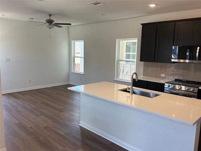 Building Photo - 5900 Whisper Crk Dr