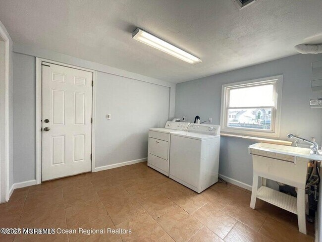 Building Photo - 14 Cayman Ave
