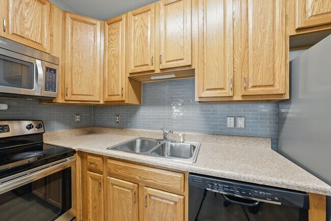 Building Photo - 8621 Neuse Club Ln