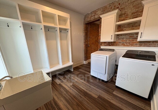 Building Photo - 1939 S Calhoun St