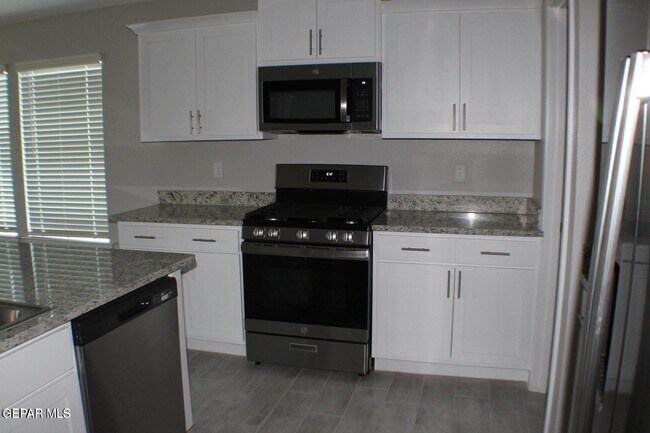 Building Photo - 1014 Rebeca Wy