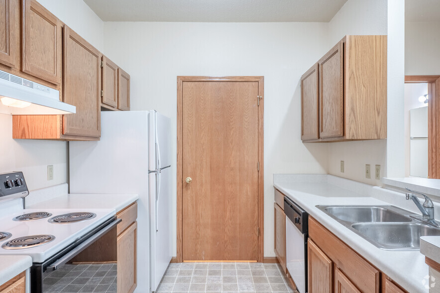 B- Kitchen - Hunter's Creek