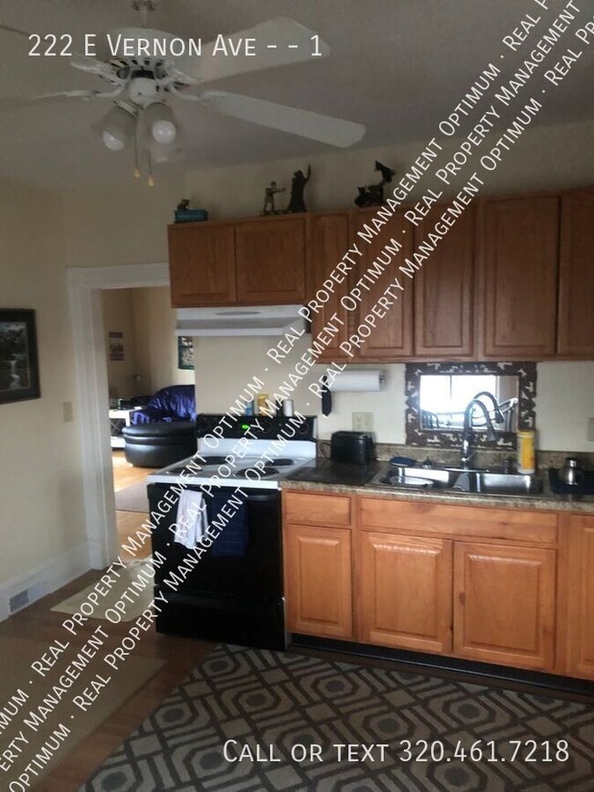 Building Photo - Main Floor 1 Bedroom Apartment Available M...