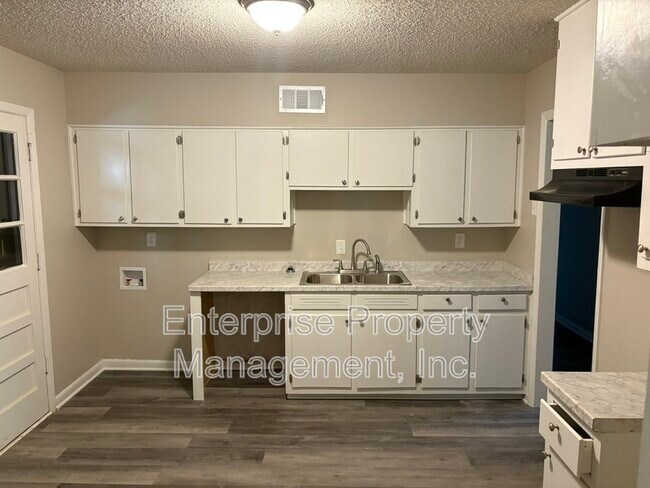 Building Photo - 3283 Frayser View Dr