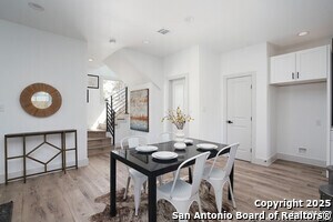 Building Photo - 419 N Mesquite St