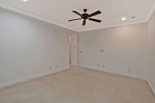 Building Photo - Stunning 4BE/3.5BA home in the very desira...
