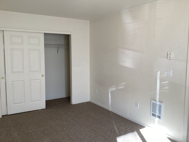 Building Photo - r1813/1815/1817