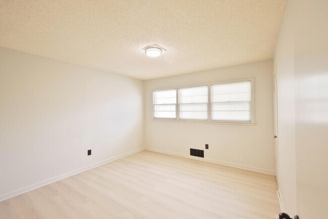 Building Photo - 3202 45th St