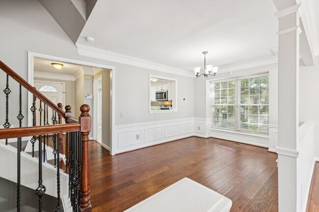 Building Photo - Welcome to this bright and beautifully maintained end-unit townhome in the desirable River Oaks c...