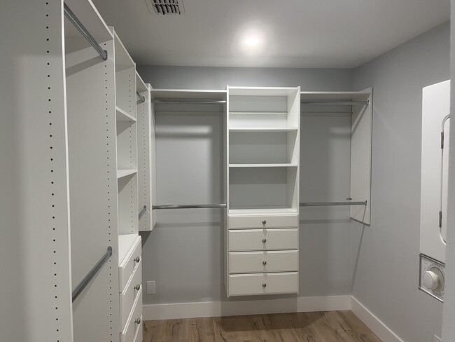 Building Photo - 662 Yardarm Dr