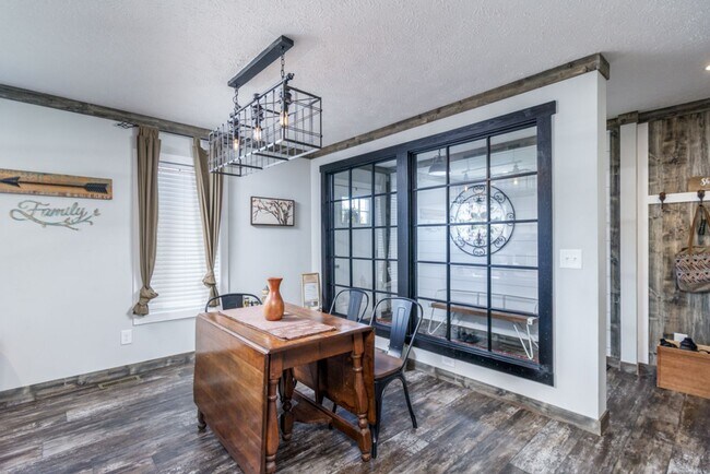 Building Photo - Updated Modern 3 Bedroom Manufactured Home!