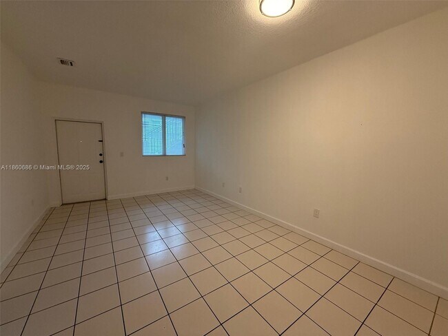 Building Photo - 1663 SE 27th Dr