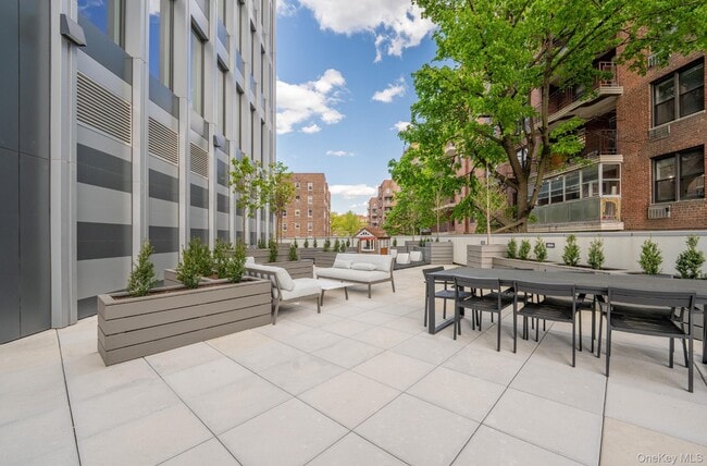 Building Photo - 136-18 Maple Ave