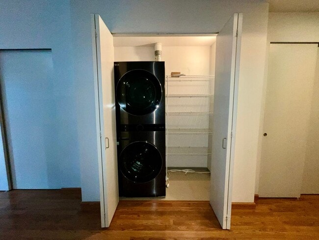 Building Photo - Urban 1-Bedroom Apartment in Downtown Seattle