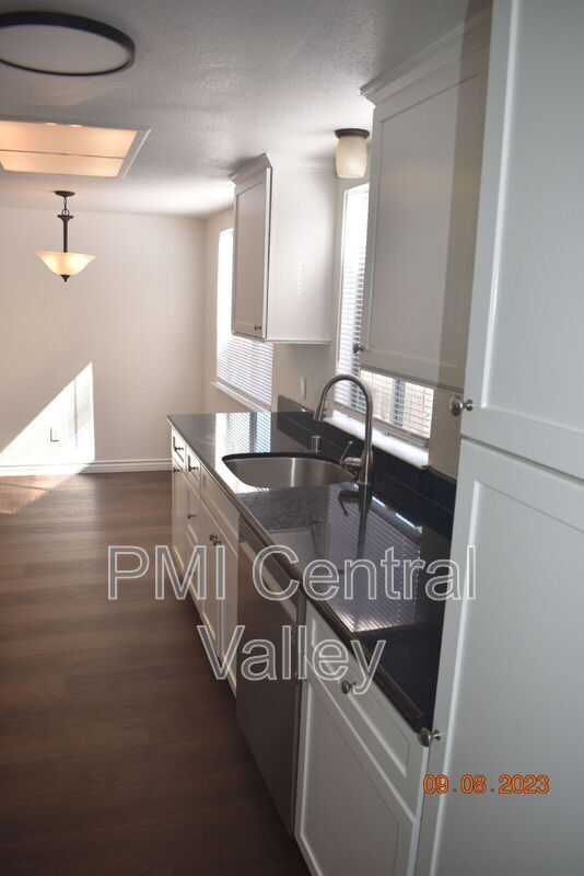 Building Photo - 280 Prado Way