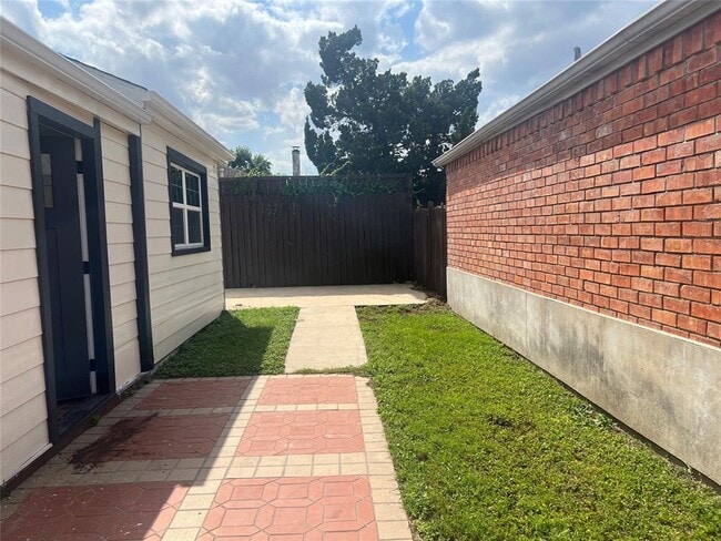 Building Photo - 8814 Beau Monde Dr