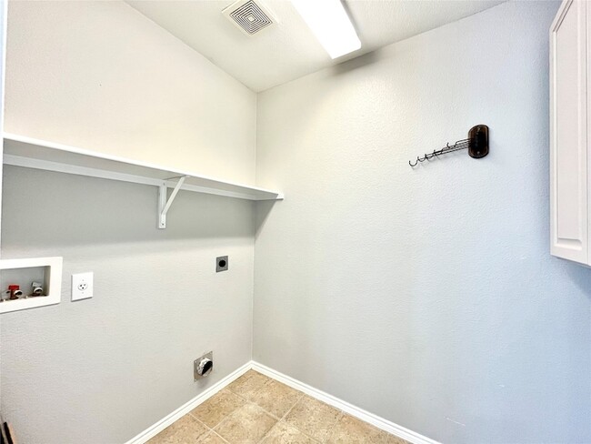 Building Photo - 3000 Groveland Terrace