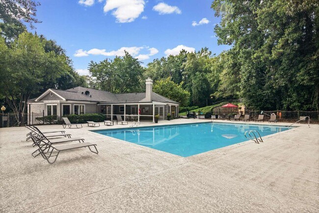 Building Photo - 3115 Pine Heights Dr NE
