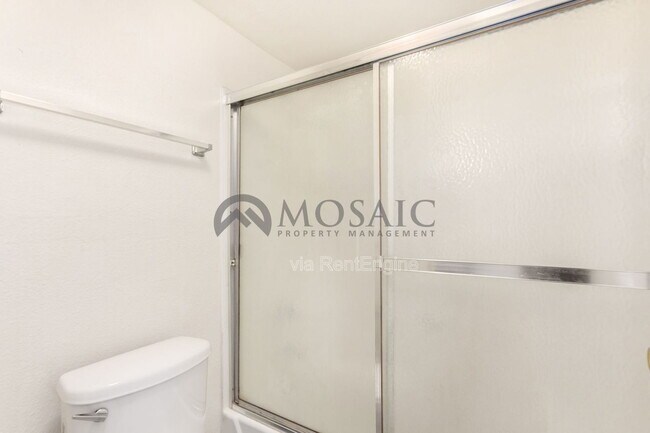 Building Photo - 461 W Holmes Ave