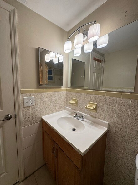 Building Photo - 3509 Nixon Rd