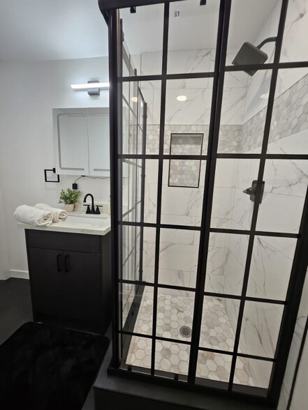 Building Photo - 3927 SW Webster St