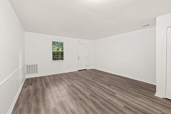 Building Photo - 648 Valley Crest Dr