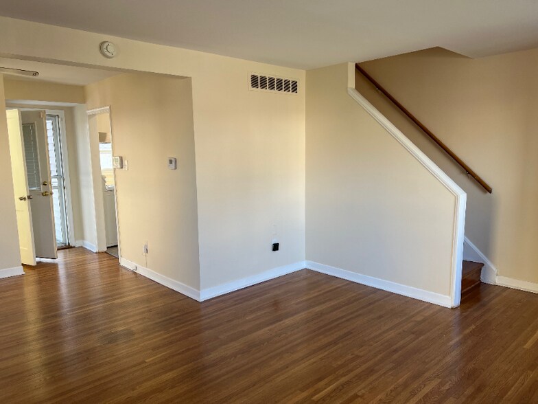 Building Photo - 819 Quade St
