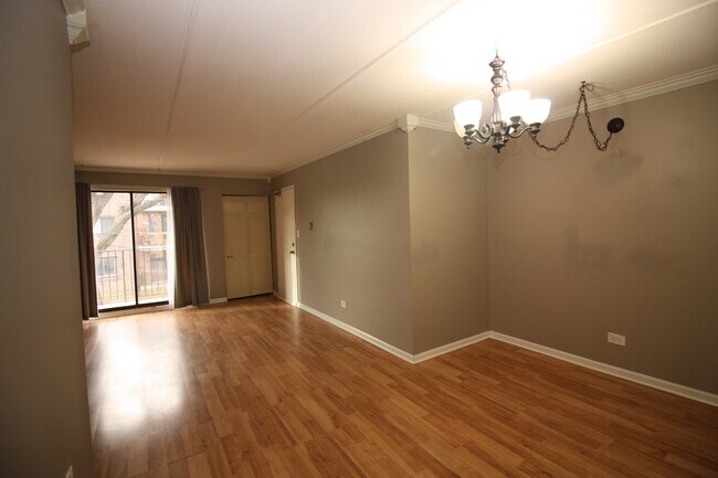 Building Photo - 5406 Chateau Dr