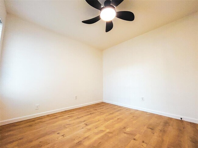 Building Photo - 1815 Gracy Farms Ln