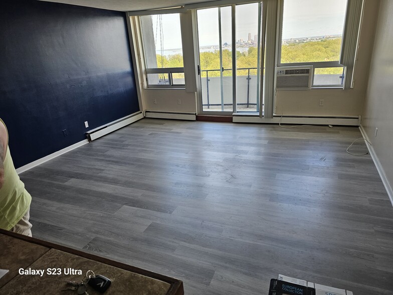 Building Photo - 11811 Lake Ave