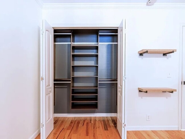 Building Photo - 5025 Hillsboro Pike