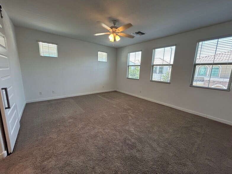 Building Photo - 1168 E Sabino Dr