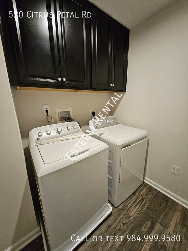 Building Photo - 520 Citrus Petal Rd