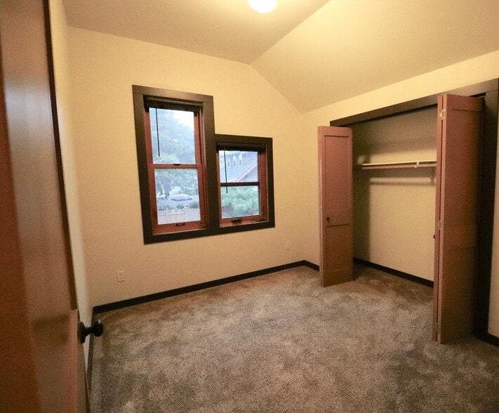 bedroom 2 - 6864 Ne Oregon St