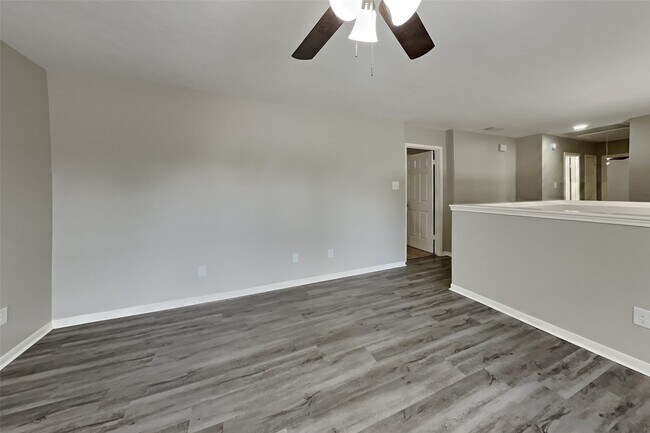 Building Photo - 16127 Hilton Head Ln